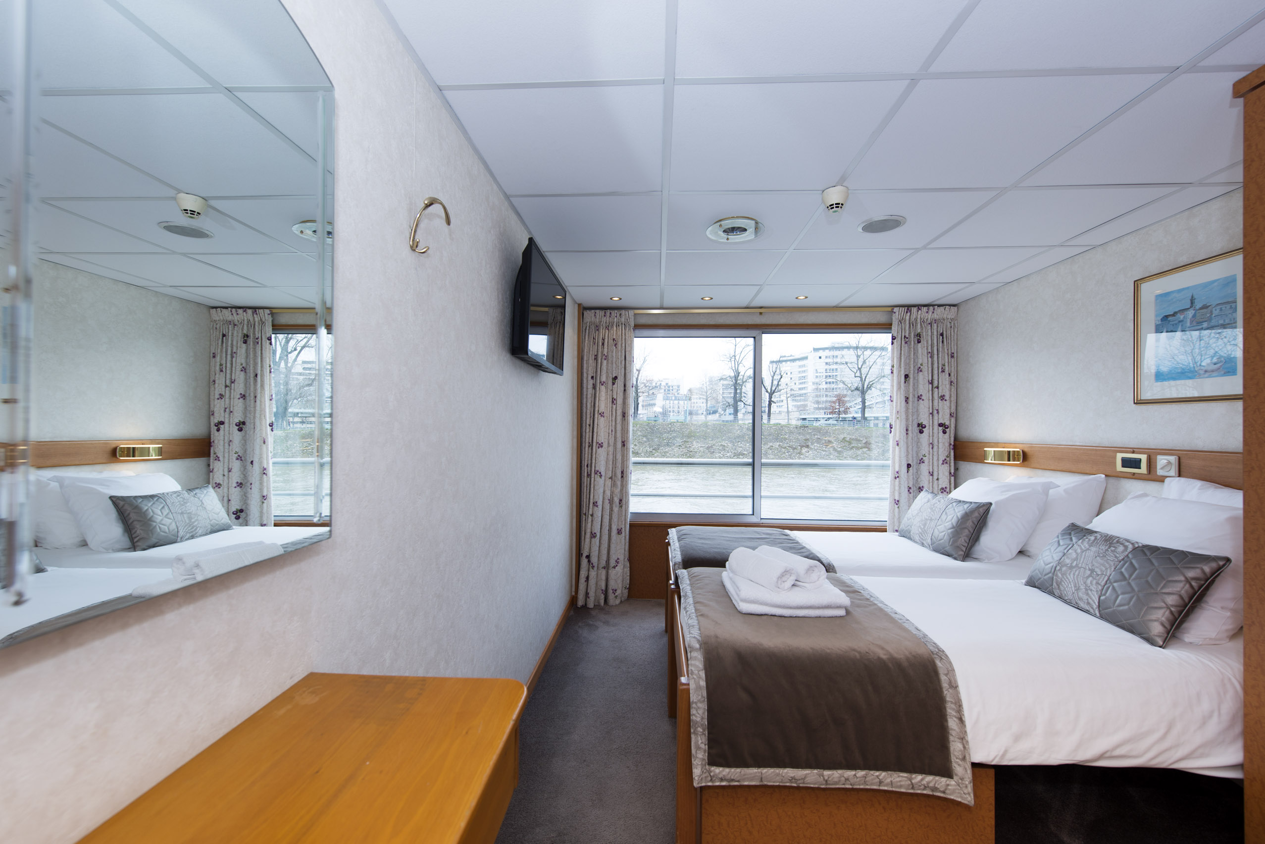 CroisiEurope MS Botticielli Superior Cabin 3.jpg